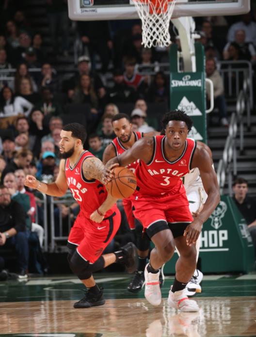 雄鹿鏖战魔术，范弗利特扛起全队