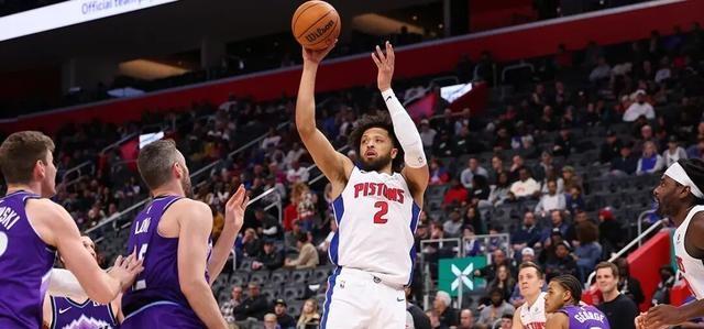 篮网碾压山东队,米切尔点燃赛场 篮网碾压山东队,米切尔点燃赛场